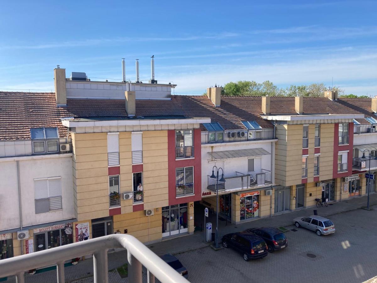 Noemi Apartman Apartamento Hajdúszoboszló Exterior foto